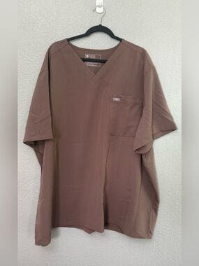 Figs | Leon Three-Pocket Scrub Top | Smoky Taupe | Size 6XL